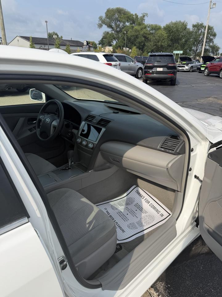 Toyota Camry 4dr Sdn LE Auto 2010