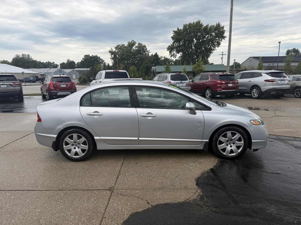 Honda Civic 4dr Sdn LX Auto 2010