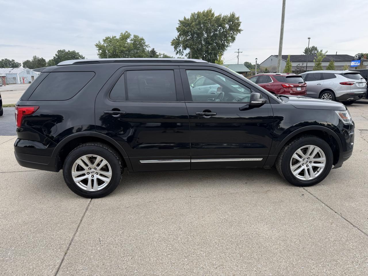 Ford Explorer 4dr XLT 4WD 2018