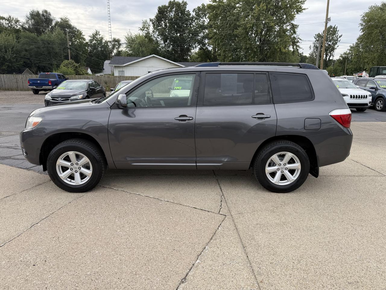 Toyota Highlander Base 2WD I4 2010