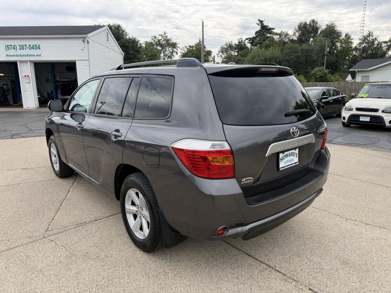 Toyota Highlander Base 2WD I4 2010