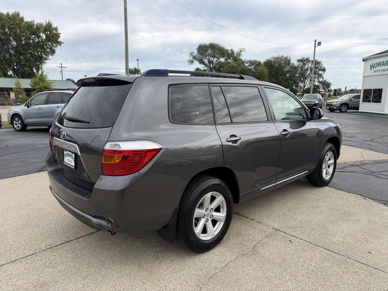 Toyota Highlander Base 2WD I4 2010