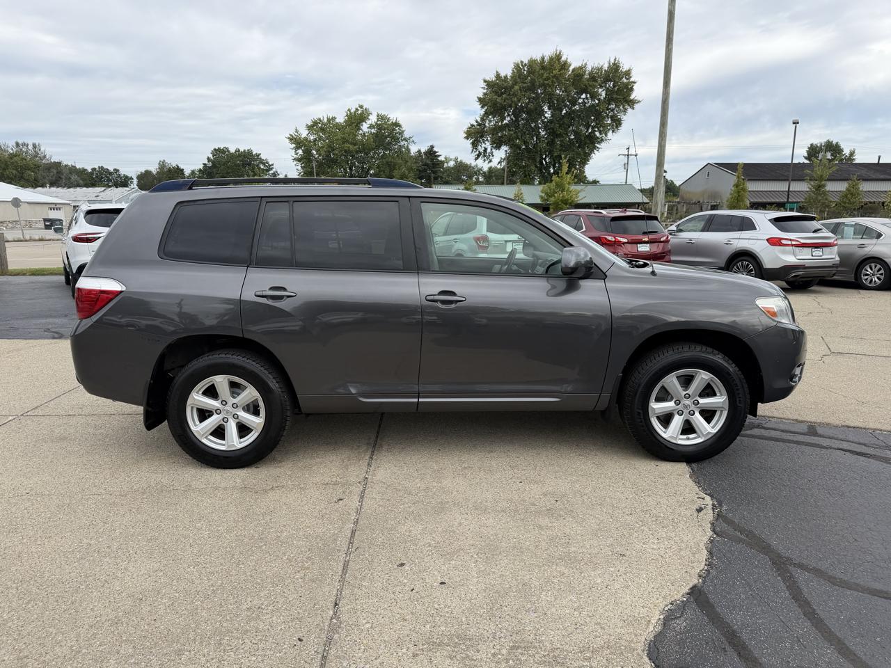 Toyota Highlander Base 2WD I4 2010