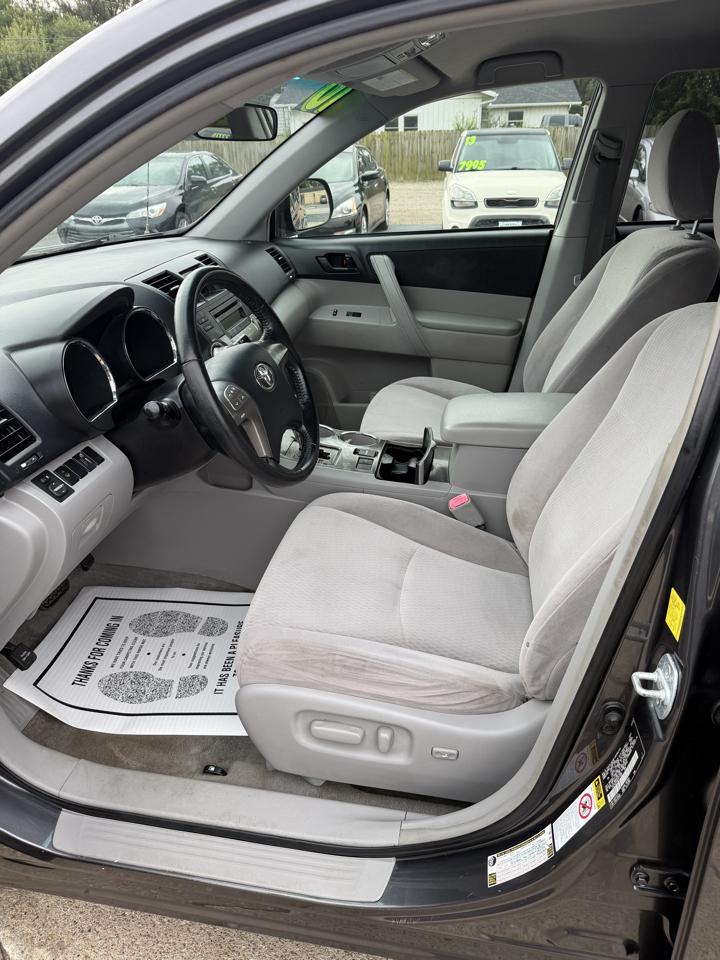 Toyota Highlander Base 2WD I4 2010