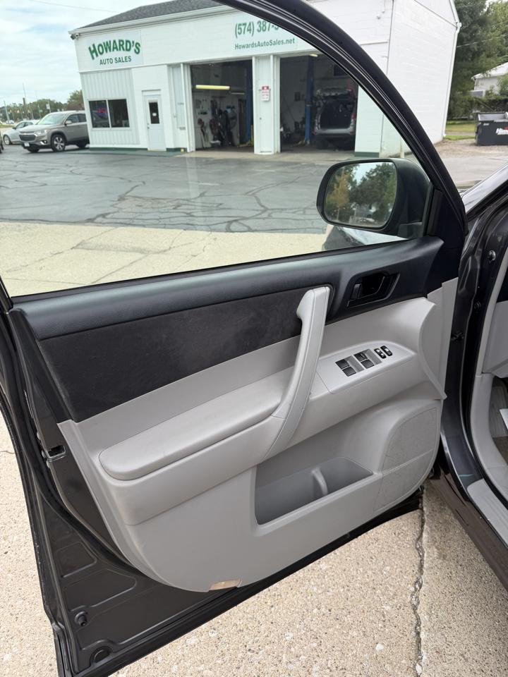 Toyota Highlander Base 2WD I4 2010