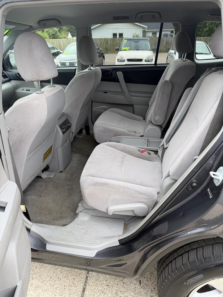 Toyota Highlander Base 2WD I4 2010
