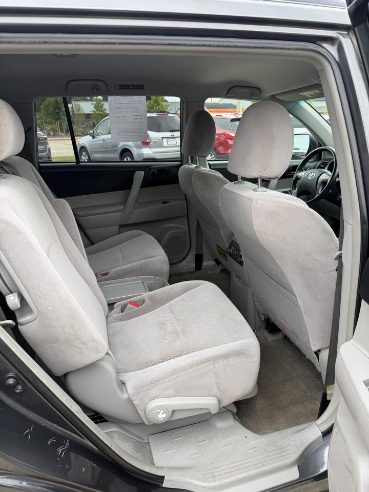 Toyota Highlander Base 2WD I4 2010