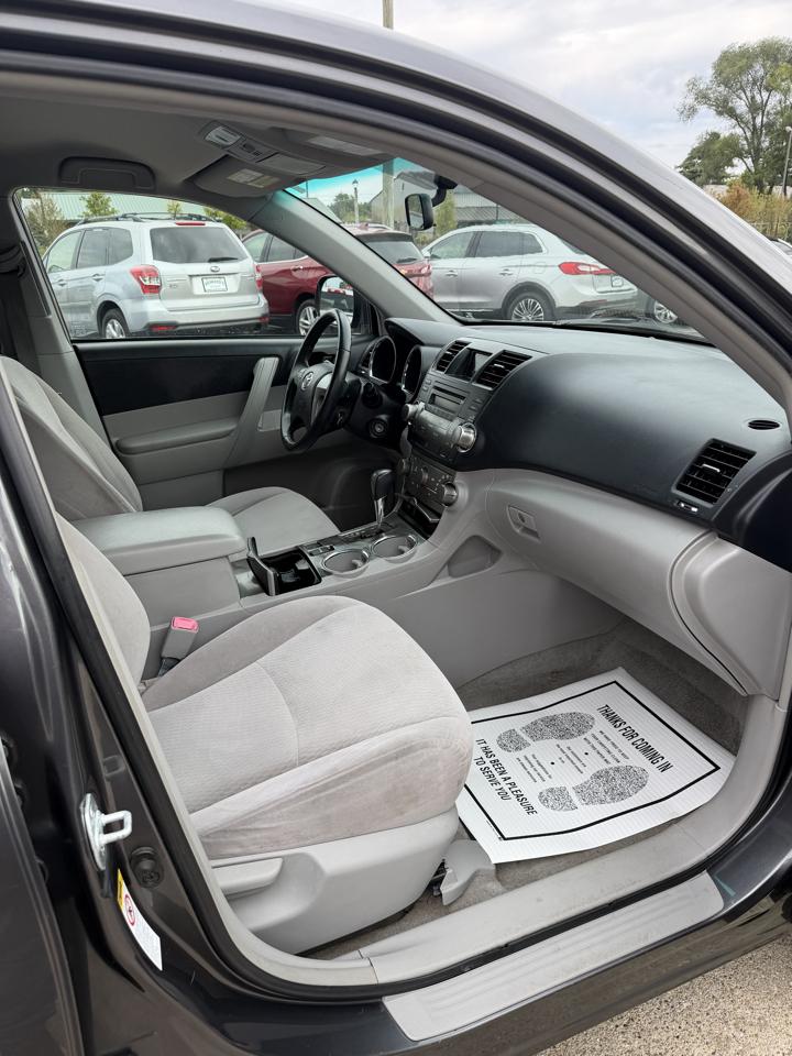 Toyota Highlander Base 2WD I4 2010