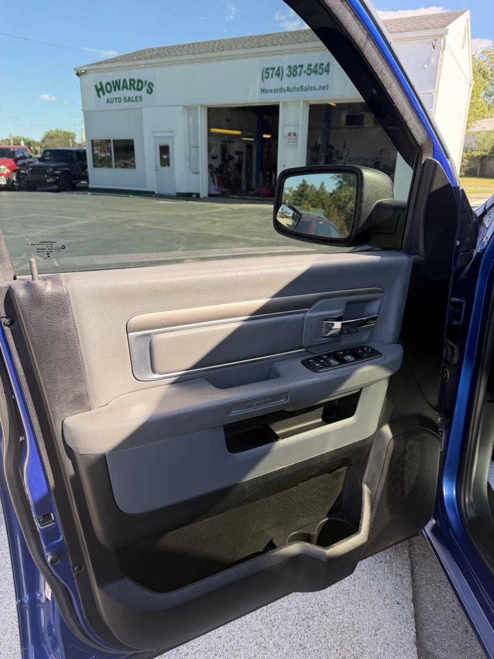 RAM 1500 4WD Crew Cab 140.5" Big Horn 2017