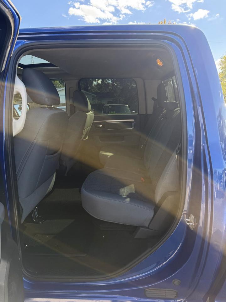 RAM 1500 4WD Crew Cab 140.5" Big Horn 2017