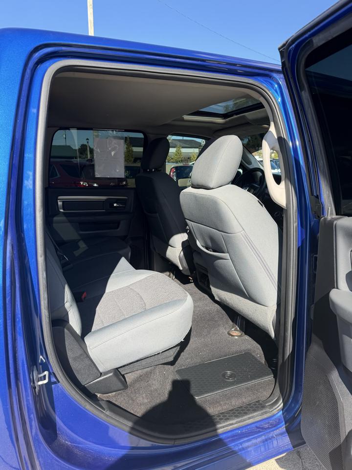 RAM 1500 4WD Crew Cab 140.5" Big Horn 2017