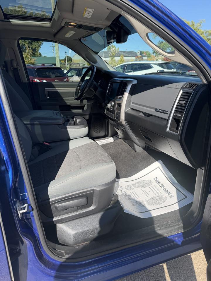 RAM 1500 4WD Crew Cab 140.5" Big Horn 2017