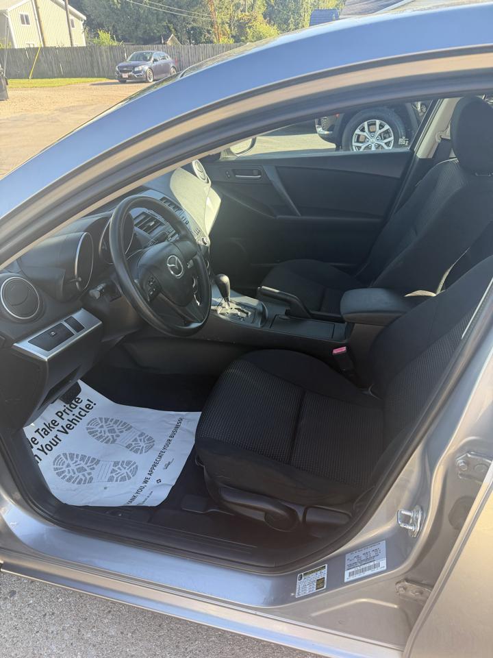 Mazda MAZDA3 i Sport 4-Door 2012