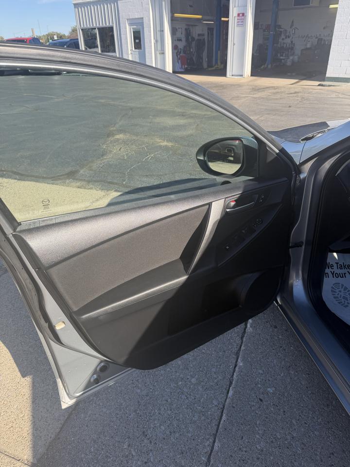 Mazda MAZDA3 i Sport 4-Door 2012