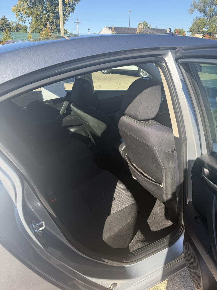 Mazda MAZDA3 i Sport 4-Door 2012