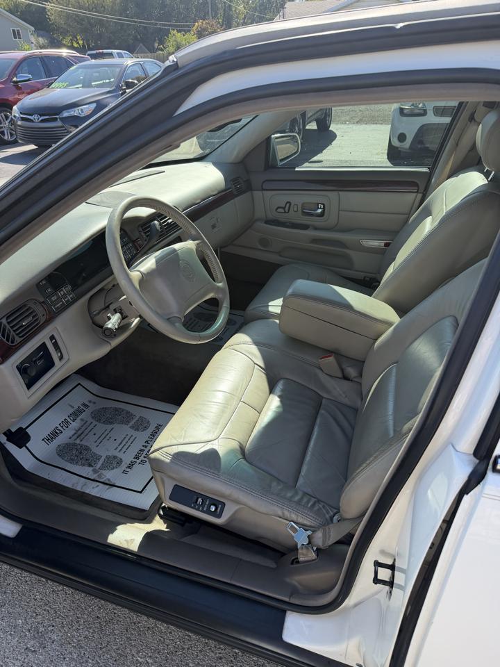 Cadillac DeVille Base 1998