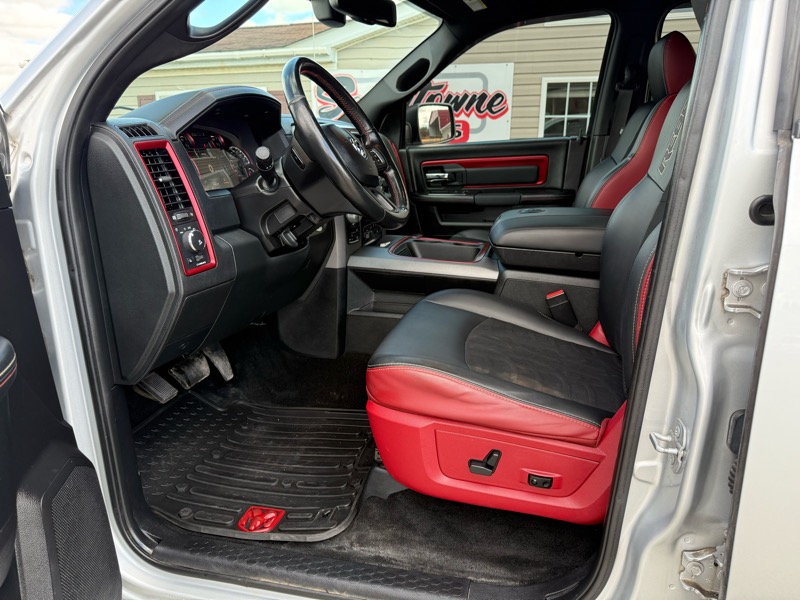 RAM 1500 4WD Crew Cab 140.5" Rebel 2016 RAM 1500 4WD Crew Cab 140.5" Rebel 2016