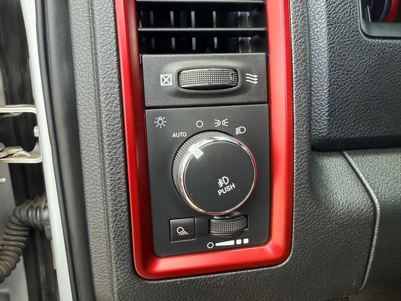 RAM 1500 4WD Crew Cab 140.5" Rebel 2016 RAM 1500 4WD Crew Cab 140.5" Rebel 2016