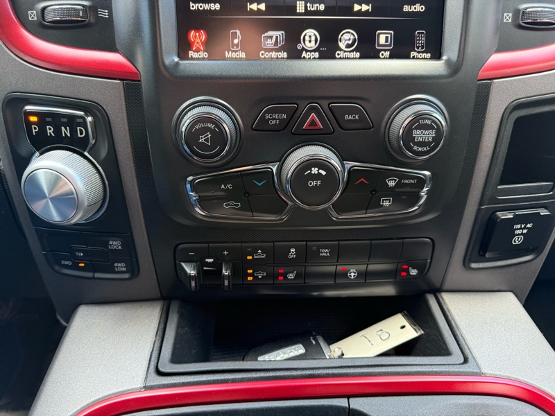 RAM 1500 4WD Crew Cab 140.5" Rebel 2016 RAM 1500 4WD Crew Cab 140.5" Rebel 2016