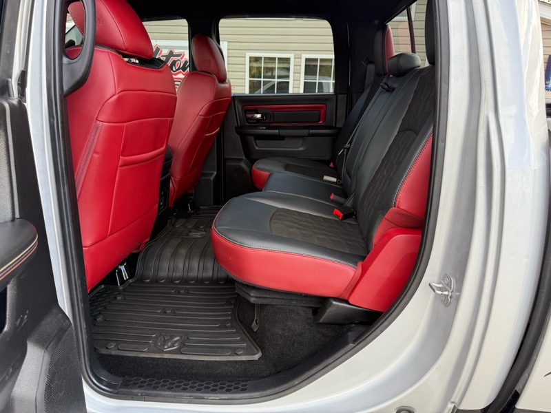 RAM 1500 4WD Crew Cab 140.5" Rebel 2016 RAM 1500 4WD Crew Cab 140.5" Rebel 2016