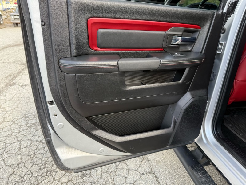 RAM 1500 4WD Crew Cab 140.5" Rebel 2016 RAM 1500 4WD Crew Cab 140.5" Rebel 2016