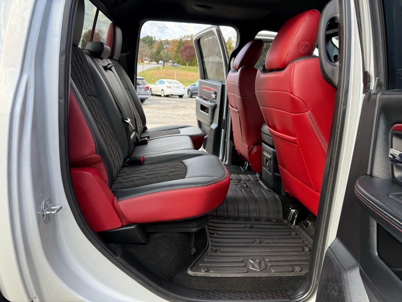 RAM 1500 4WD Crew Cab 140.5" Rebel 2016 RAM 1500 4WD Crew Cab 140.5" Rebel 2016