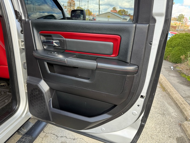 RAM 1500 4WD Crew Cab 140.5" Rebel 2016 RAM 1500 4WD Crew Cab 140.5" Rebel 2016