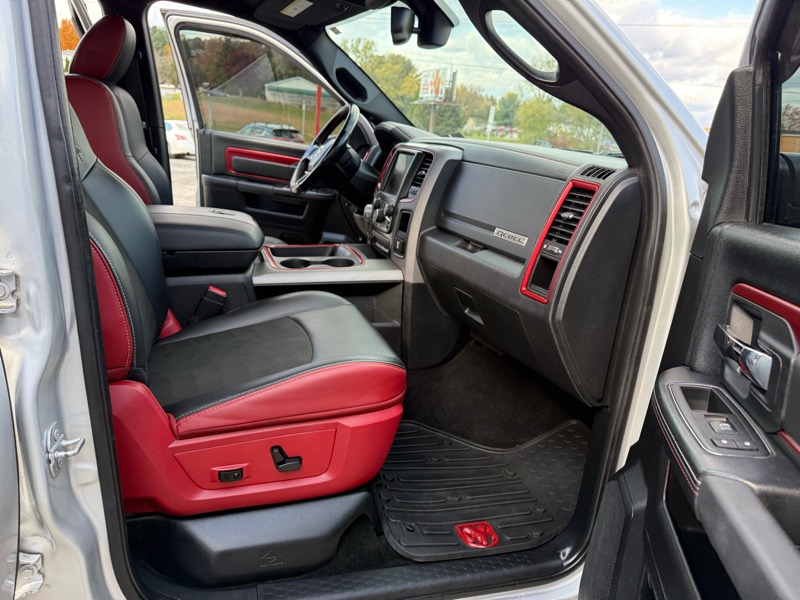 RAM 1500 4WD Crew Cab 140.5" Rebel 2016 RAM 1500 4WD Crew Cab 140.5" Rebel 2016