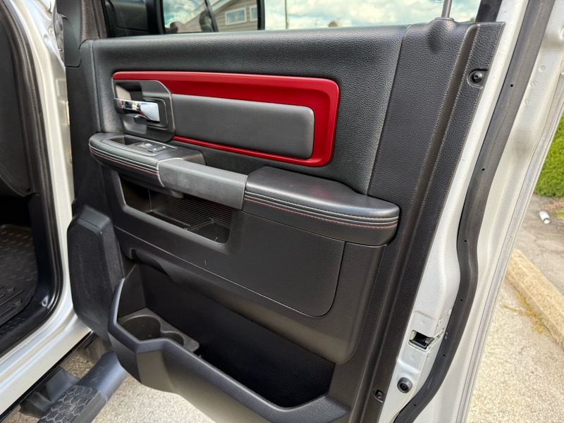 RAM 1500 4WD Crew Cab 140.5" Rebel 2016 RAM 1500 4WD Crew Cab 140.5" Rebel 2016