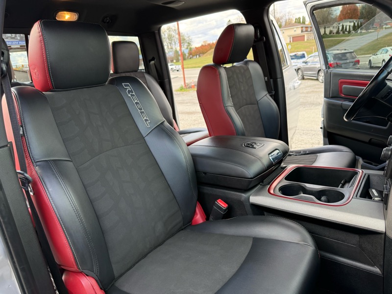 RAM 1500 4WD Crew Cab 140.5" Rebel 2016 RAM 1500 4WD Crew Cab 140.5" Rebel 2016