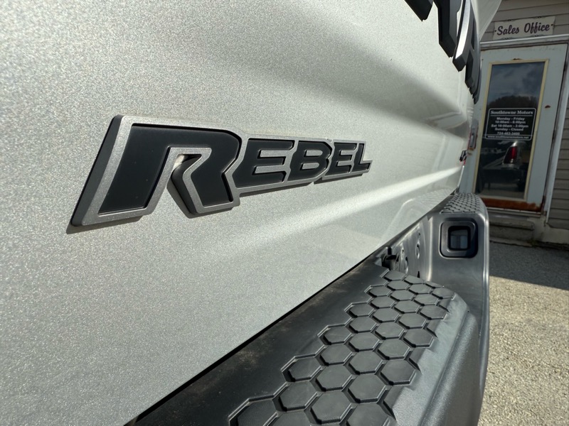 RAM 1500 4WD Crew Cab 140.5" Rebel 2016 RAM 1500 4WD Crew Cab 140.5" Rebel 2016