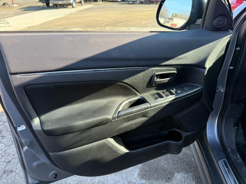 Mitsubishi Outlander Sport ES 4D SUV 4WD 2014