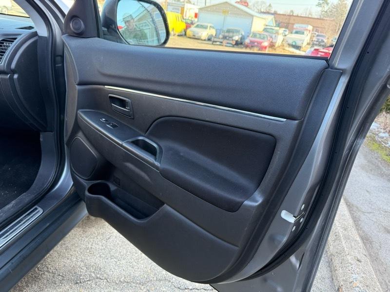 Mitsubishi Outlander Sport ES 4D SUV 4WD 2014