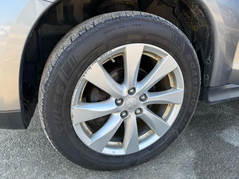 Mitsubishi Outlander Sport ES 4D SUV 4WD 2014