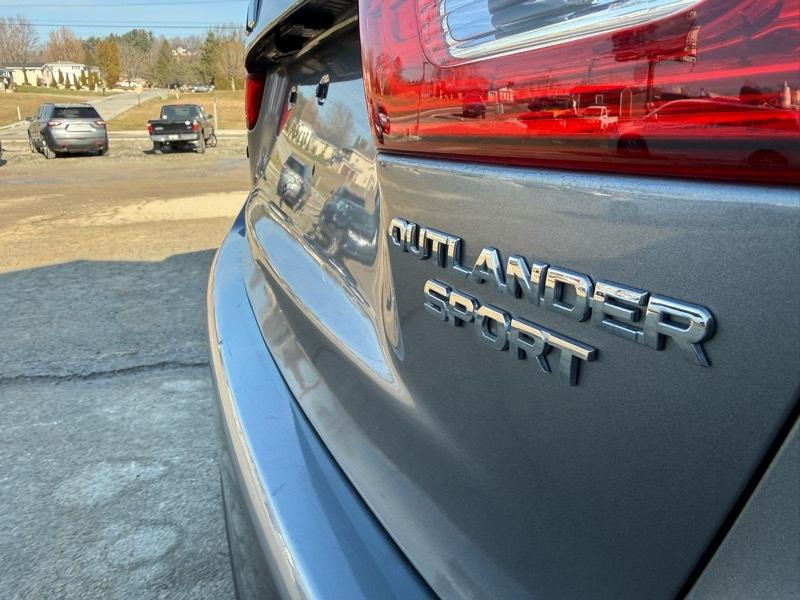 Mitsubishi Outlander Sport ES 4D SUV 4WD 2014