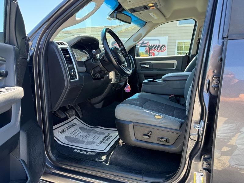 RAM 1500 Big Horn Quad Cab 4WD 2016