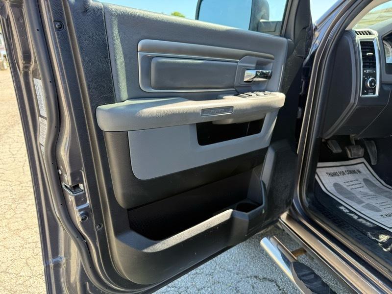 RAM 1500 Big Horn Quad Cab 4WD 2016