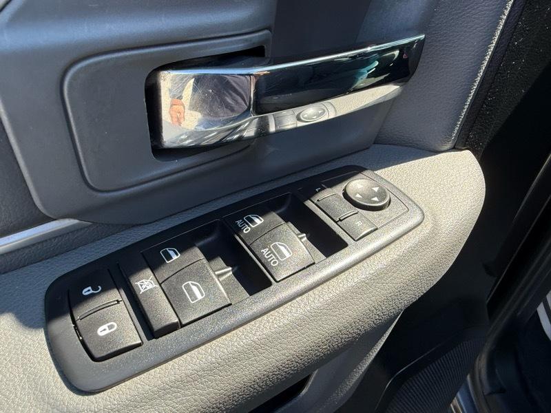 RAM 1500 Big Horn Quad Cab 4WD 2016
