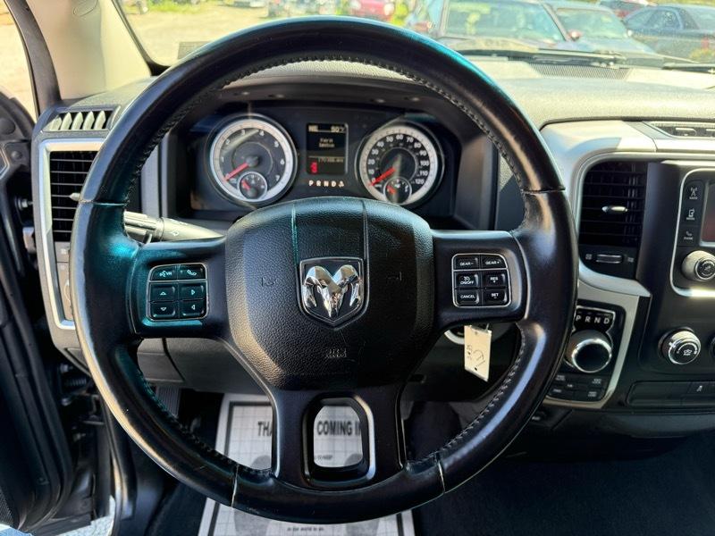 RAM 1500 Big Horn Quad Cab 4WD 2016