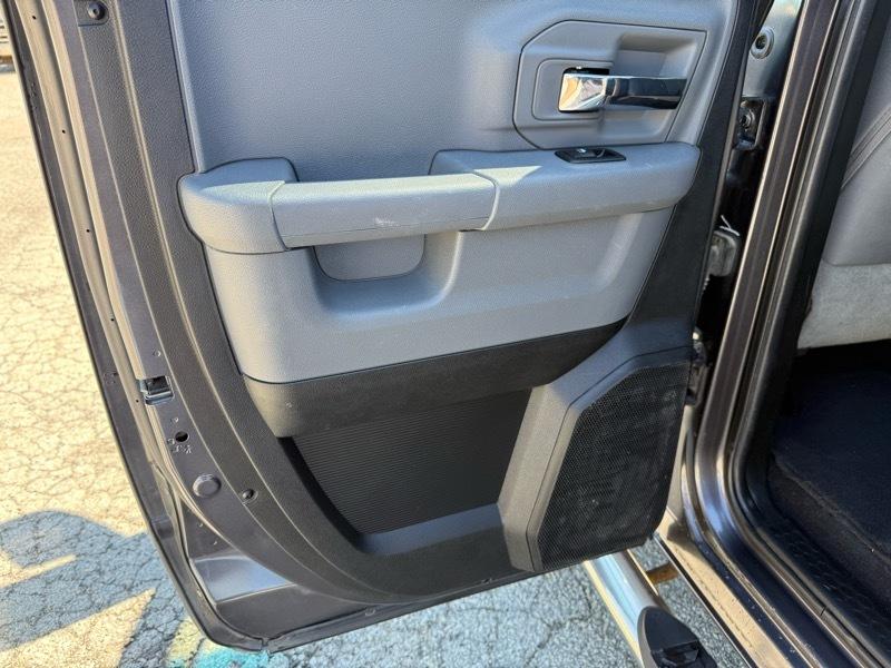 RAM 1500 Big Horn Quad Cab 4WD 2016