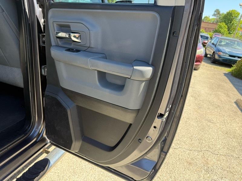 RAM 1500 Big Horn Quad Cab 4WD 2016