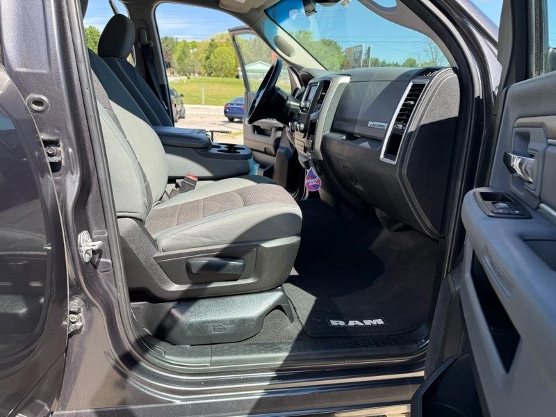 RAM 1500 Big Horn Quad Cab 4WD 2016
