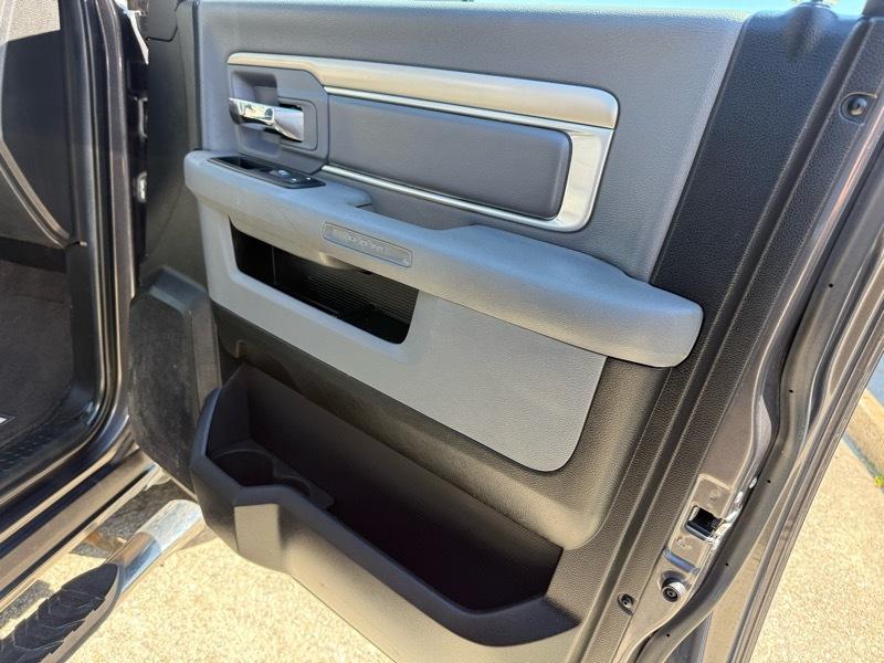 RAM 1500 Big Horn Quad Cab 4WD 2016