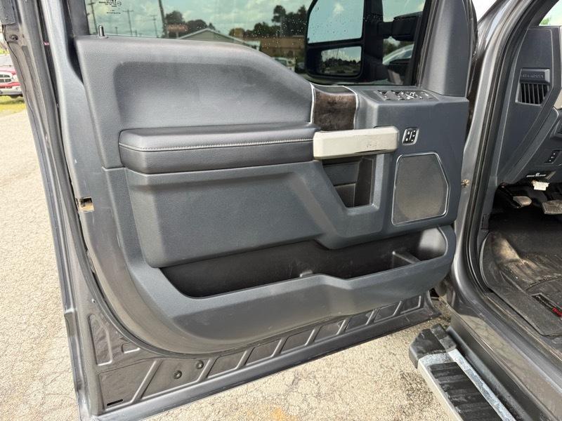 Ford F-250 SD Lariat Crew Cab 4WD 2022