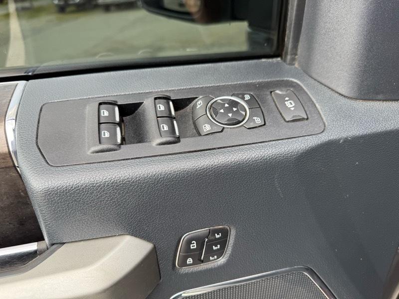 Ford F-250 SD Lariat Crew Cab 4WD 2022