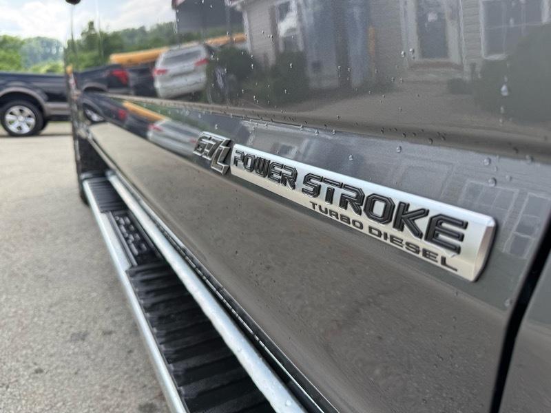 Ford F-250 SD Lariat Crew Cab 4WD 2022