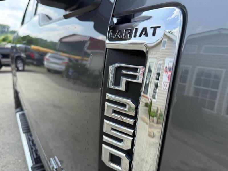 Ford F-250 SD Lariat Crew Cab 4WD 2022