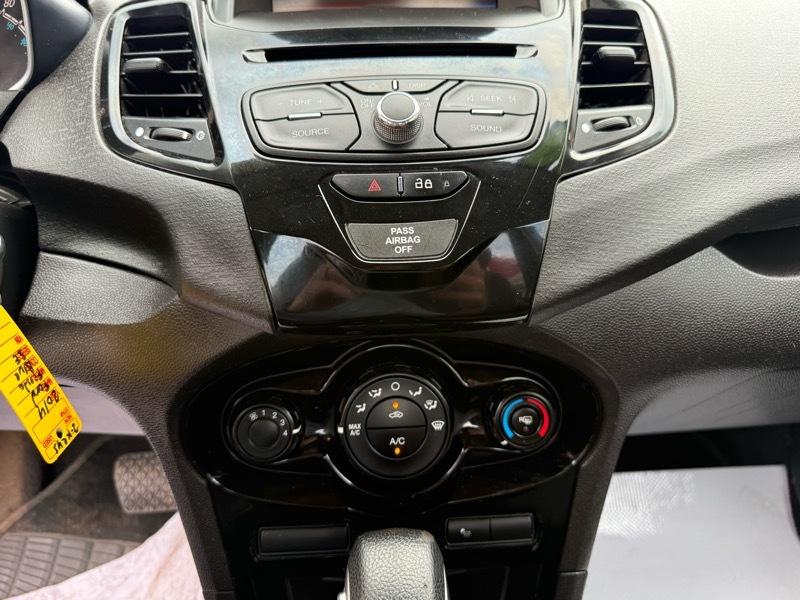 Ford Fiesta SE Sedan 2014