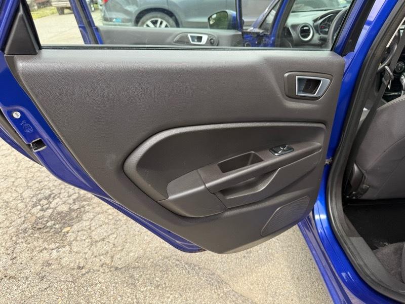 Ford Fiesta SE Sedan 2014