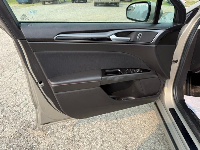 Ford Fusion SE 2016